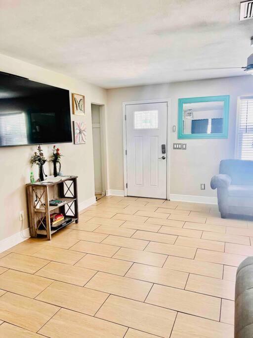 Cozy 2 Bedrooms Home By The Water Cape Coral Exteriör bild