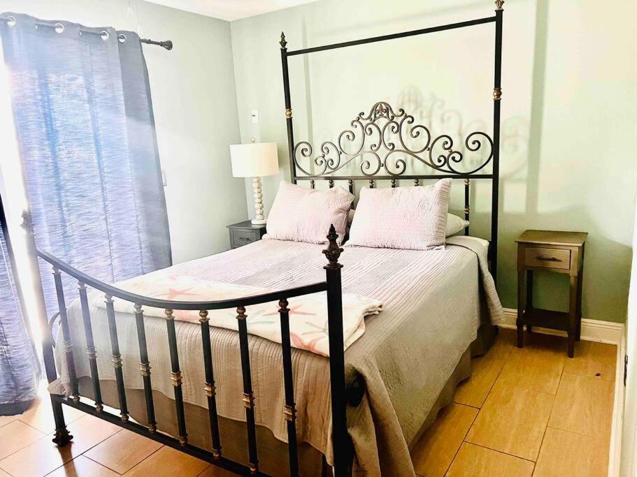 Cozy 2 Bedrooms Home By The Water Cape Coral Exteriör bild